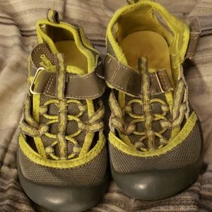Oshkosh sandals